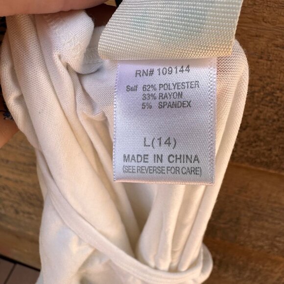 Lily Bleu White Sleeveless Tie-Front Tank Top With "Smile" Daisy Graphic Womens - Picture 9 of 9